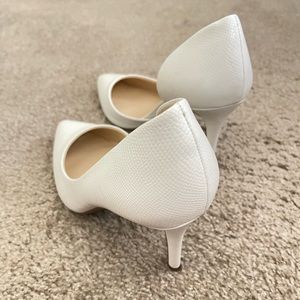 Jessica Simpson White Pump